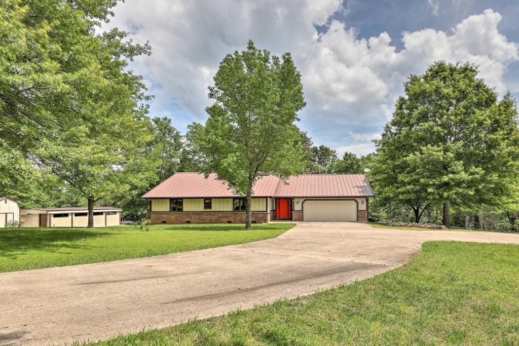 6-Acre Rogers Retreat with Ramps on Beaver Lake! (Rambo Riviera)