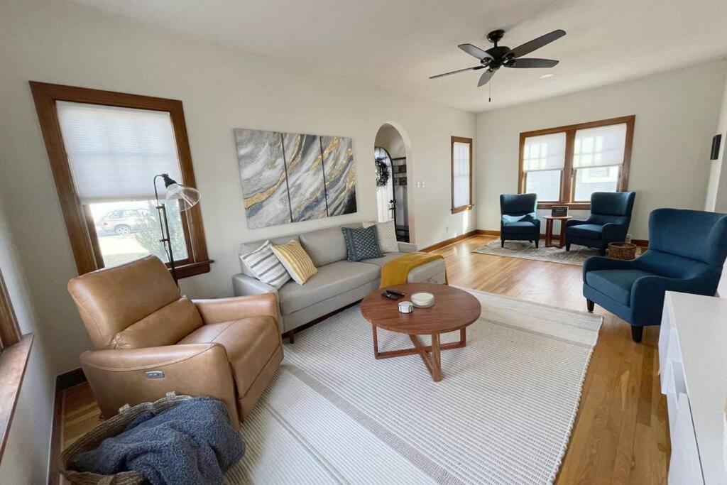 Cozy Double King Suite Bungalow with free WiFi (Great Bend)