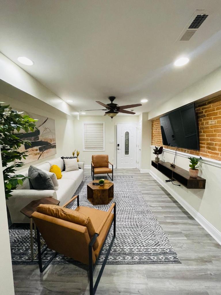 Cozy home with rooftop deck-downtown baltimore