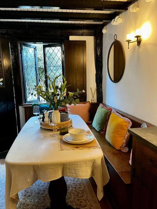 15th century tiny character cottage-Henley centre