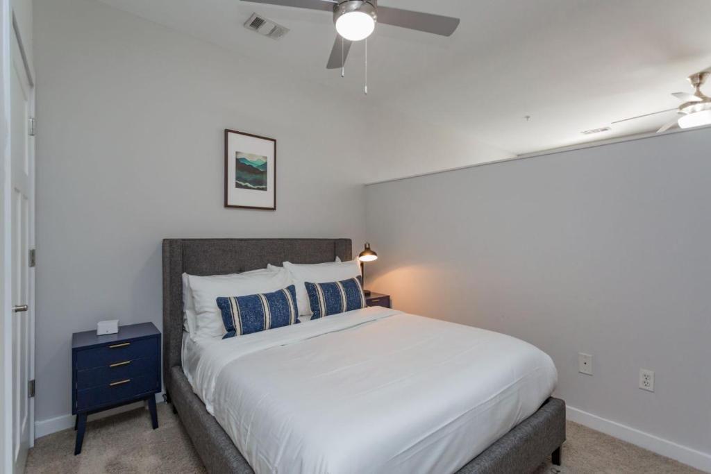CozySuites Music Row Luxe Studio w free parking #38