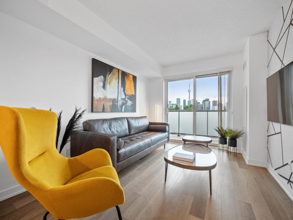 Sleek 1BR + office Condo - CN Tower/Skyline view