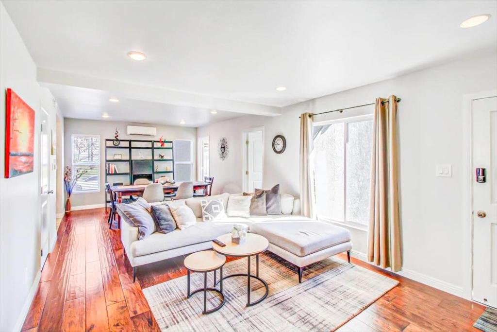 Cubier -Unique Condo in Los Angeles - HUD-WH