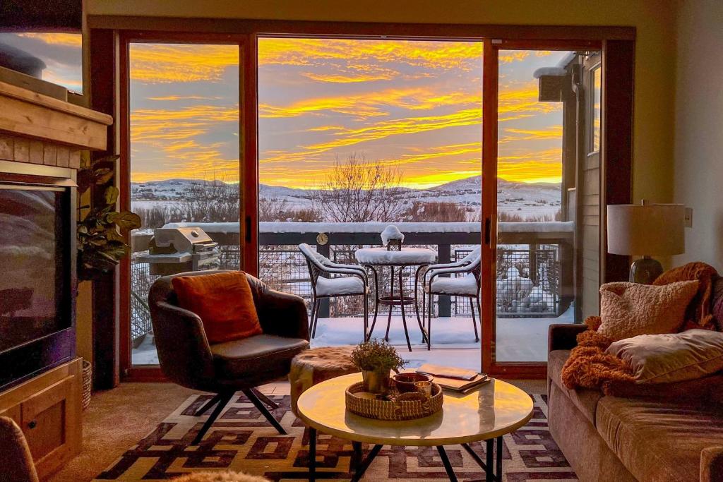 Chic Mtn Getaway with Hot Tub by Shops and Ski Shuttle (Park City)