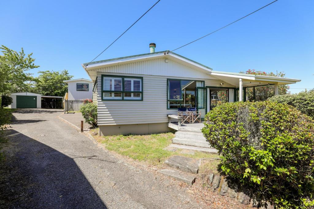 Radiant Rainbow Point - Taupo Holiday Home