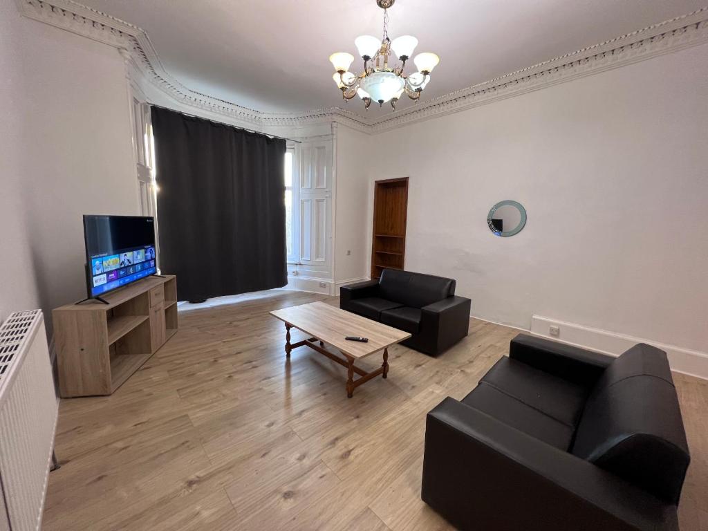 Warm 3-Bed Apartment Close to Central West End BBC SSE Free Parking