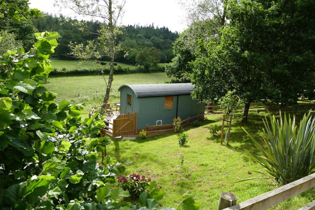 The Lookout Shepherd's Hut (Dolton)