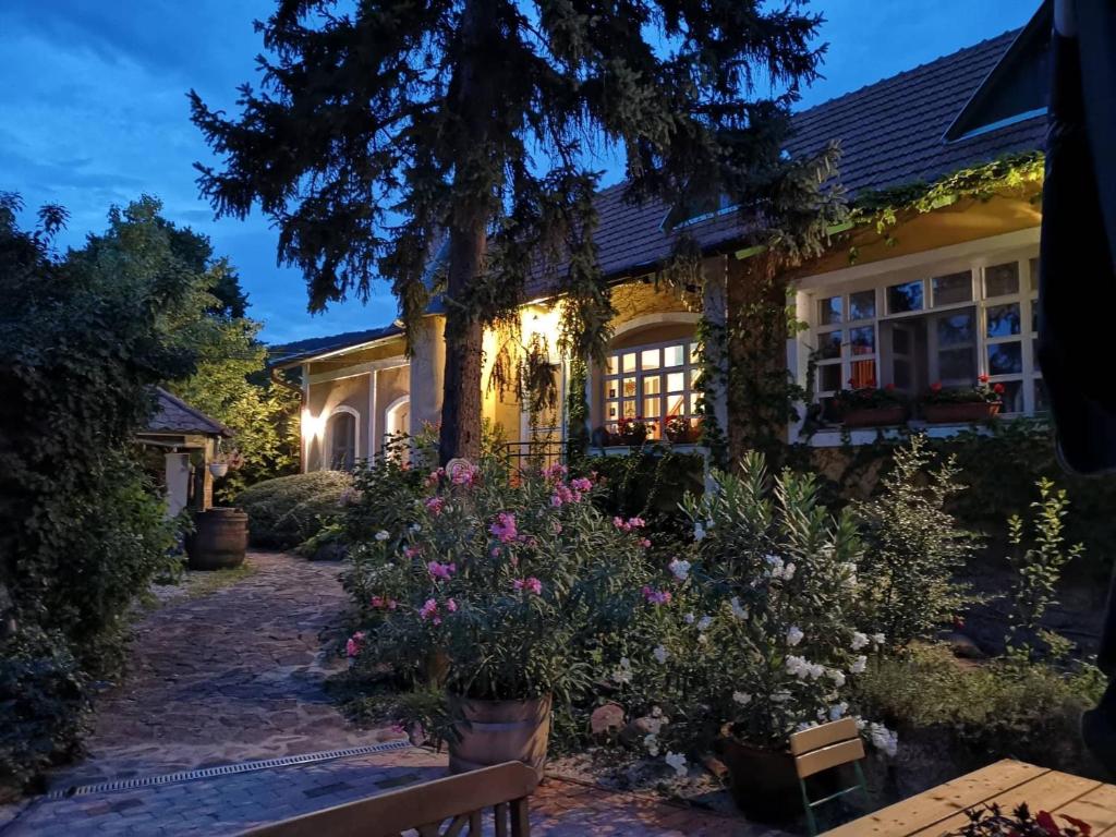 Villa-Magdi Vendégház (Révfülöp)