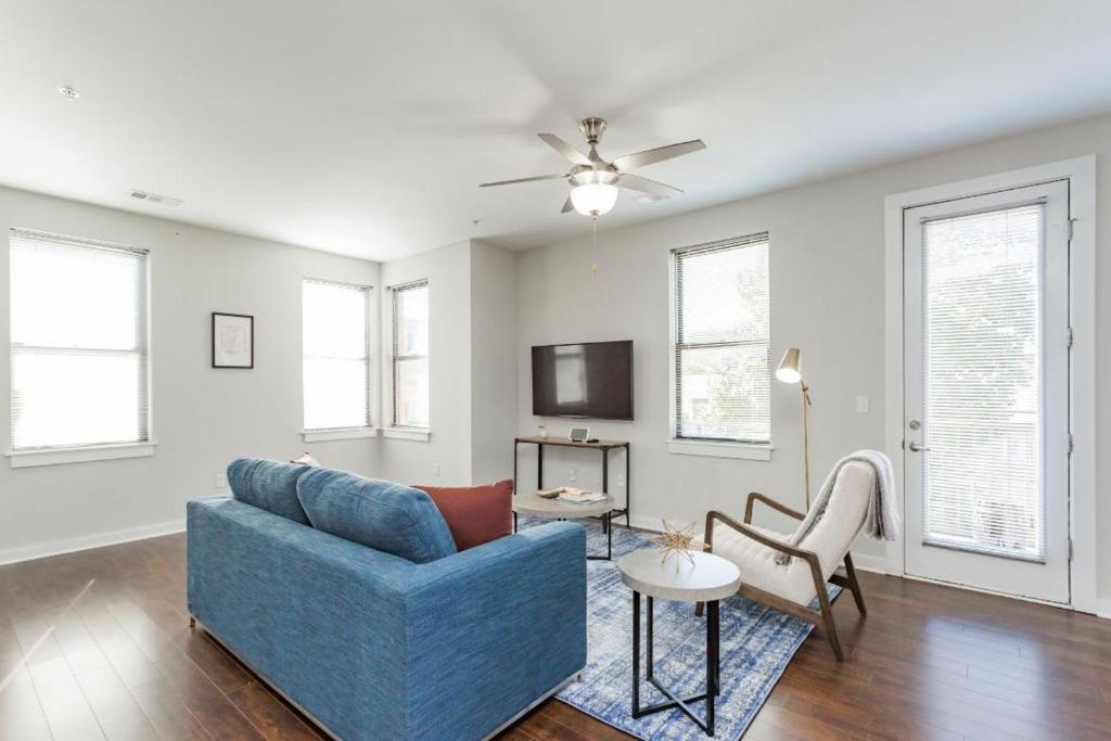 CozySuites Music Row Luxe 2BR w free parking #10