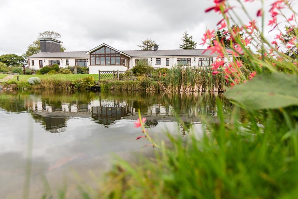 Ael y Bryn Luxury B&B (Eglwyswrw)
