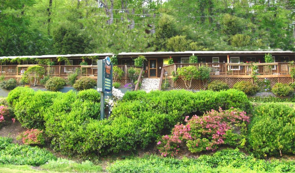 The Chimney Rock Inn & Cottages (Chimney Rock)