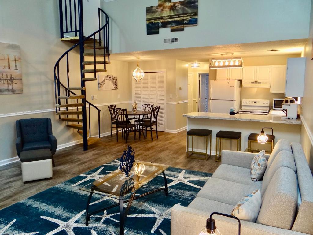A Minimalists Dream-15J GCR (Myrtle Beach)