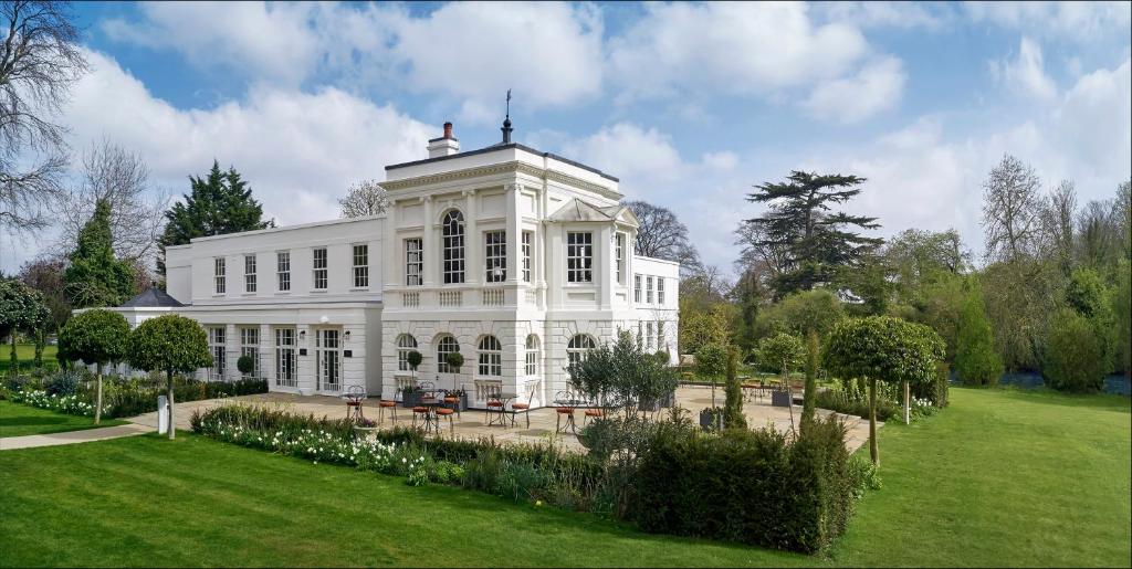 Monkey Island Estate (Bray)