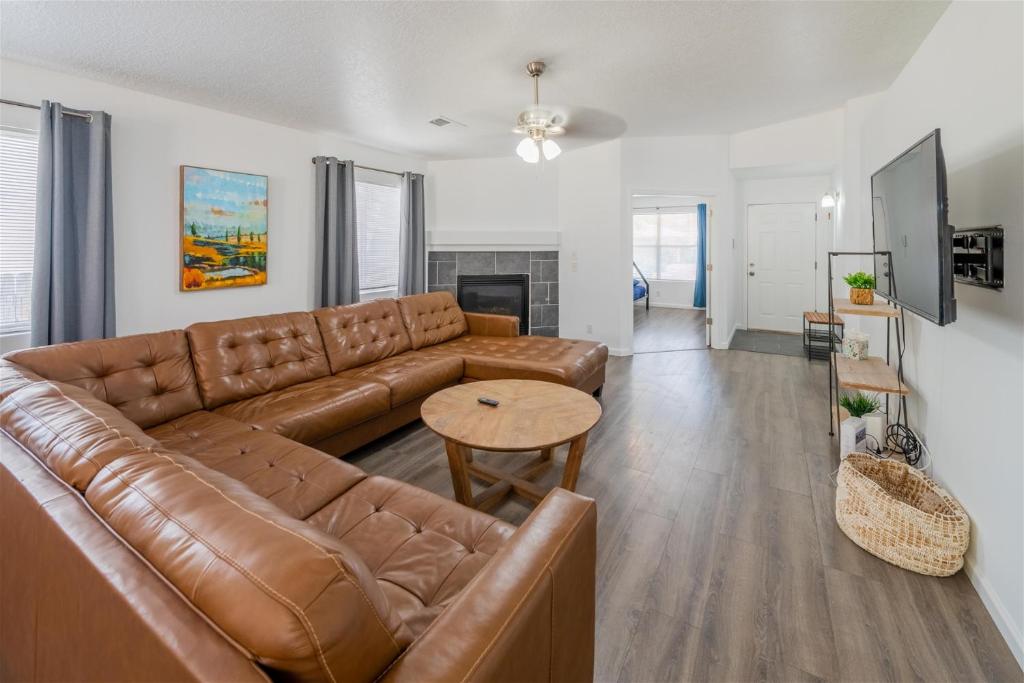 Pheasant Run - 4 Bedroom House Fully Updated!!