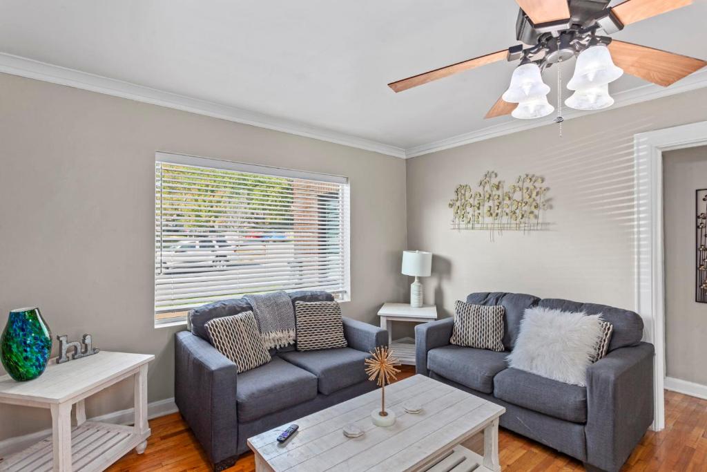 Charming Fully Equipped 2BR 1BA WD
