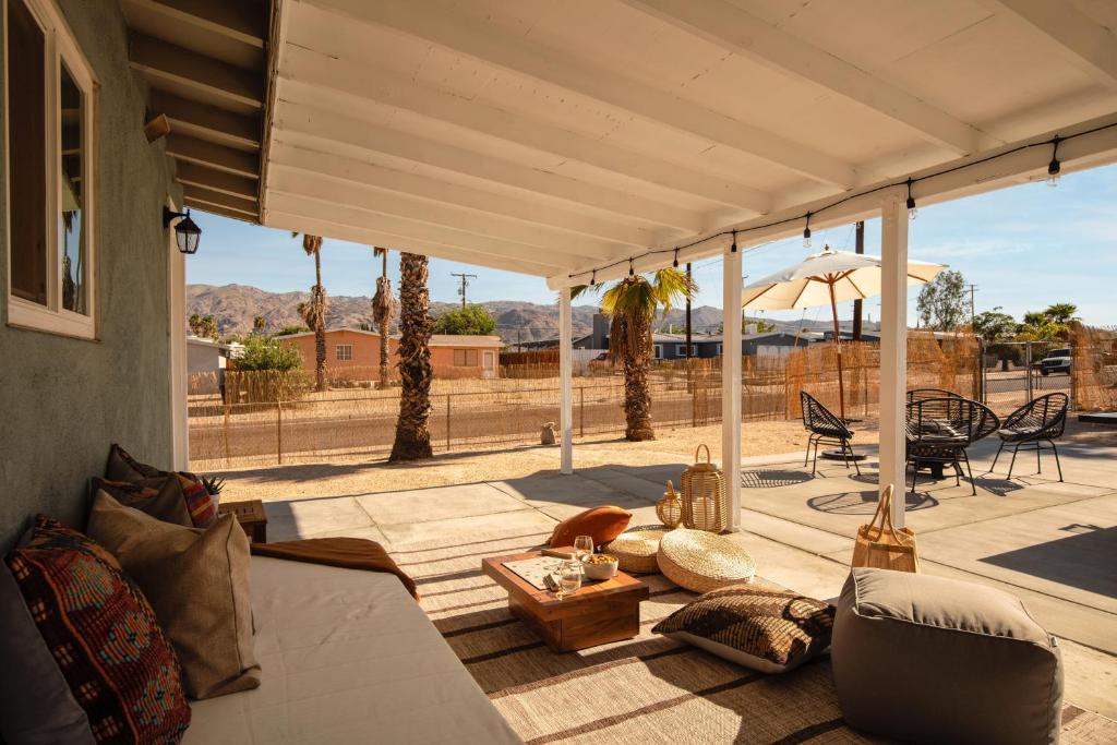 Lovegrass by AvantStay Desert Haven w Stunning Patio w Ping Pong