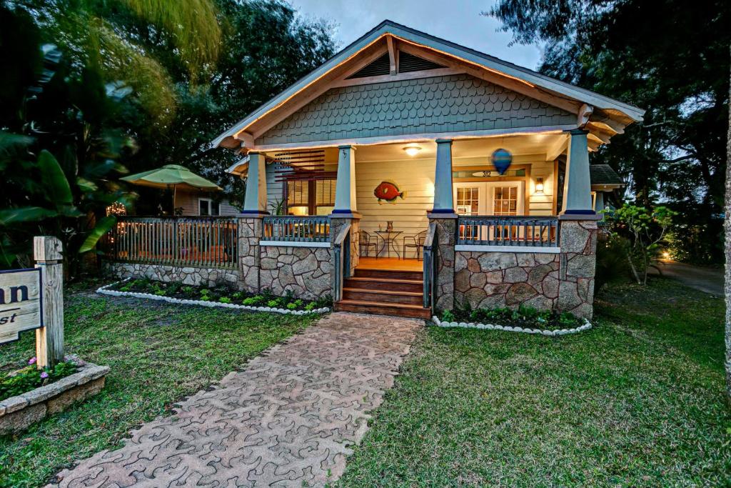 Anchor Inn NSB Bed and Breakfast (New Smyrna Beach)