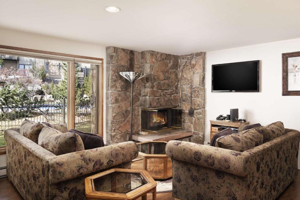Shadowbrook 402