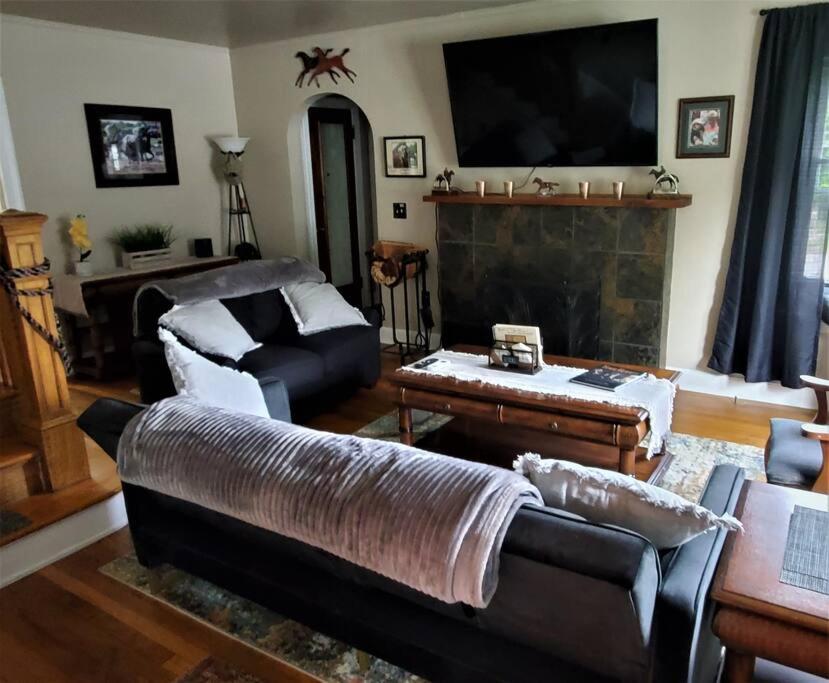 Saratoga Eastside Home perfect Autumn getaway