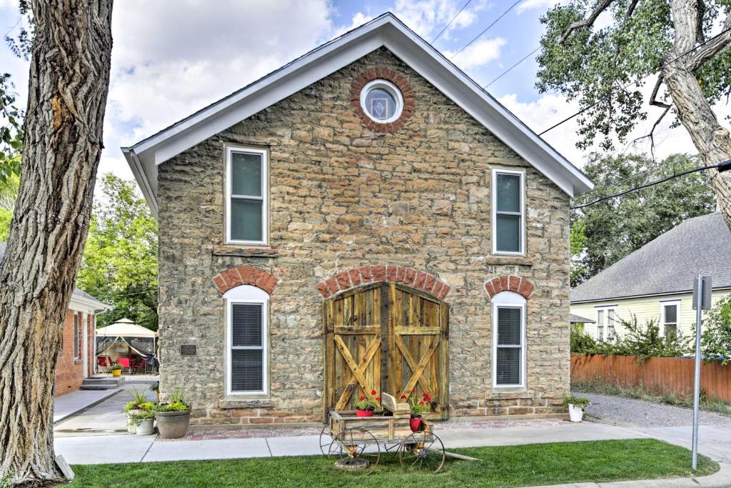 Historic Laramie Condo - 3 Blocks to Downtown and UW (Laramie)
