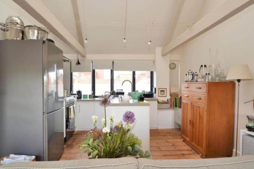 Philippa Court Grade II townhouse- 3 bedrooms- free parking