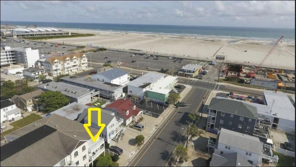 Family Friendly Beach Block Ocean View 3 BR (Wildwood)