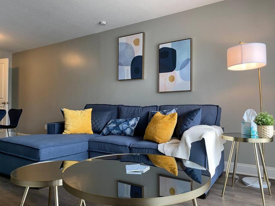 Stylish Midtown Condo near downtown KC (Kansas City)