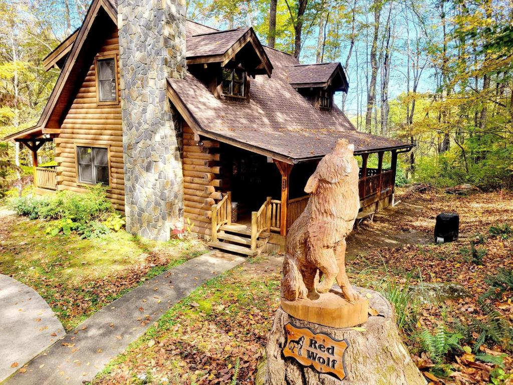 Red Wolf Cabin in Maggie Valley (Maggie Valley)