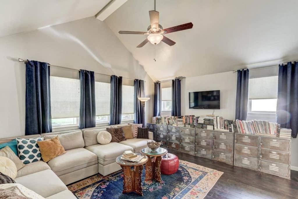 Vals Eclectic Classen Cottage (Oklahoma City)
