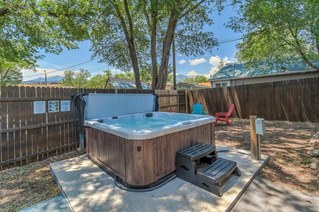The Watermelon Hot Tub BBQ-Grill King-Bed RokuTV 800Mbps-Wifi Backyard Parking