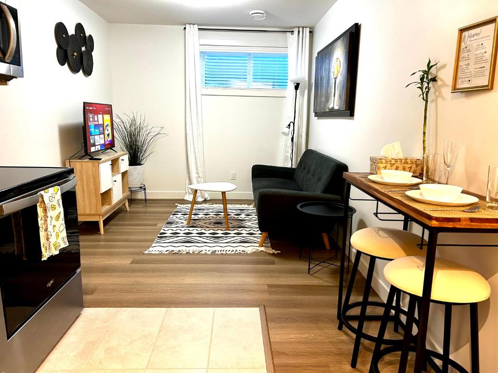 Cozy Guest Suite in West Edmonton I WEM 10 Minutes I Rivercree Casino 3 Minutes