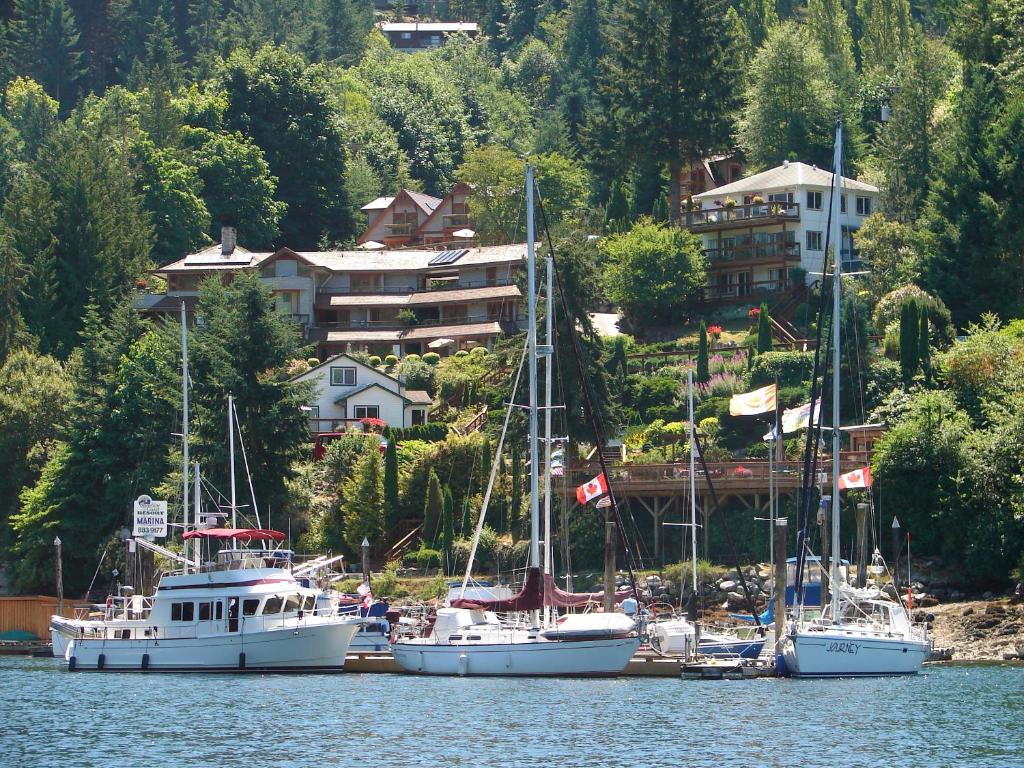 Sunshine Coast Resort (Madeira Park)