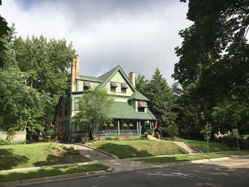 The Parsonage Inn B&B (Grand Rapids)