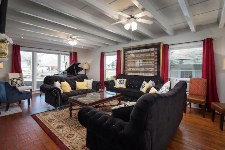 Grand Performance Hm for your group near Downtown