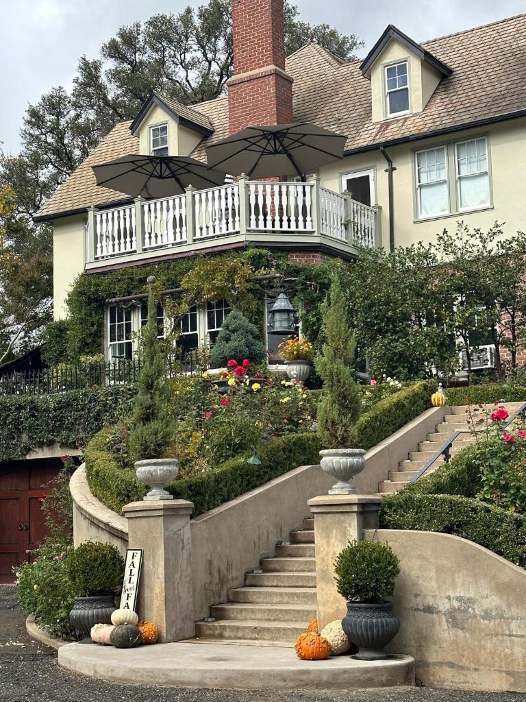 The Inn on Knowles Hill Bed & Breakfast Hotel (Sonora)