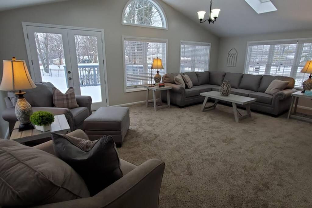 Cindy's Super Ranch Home (West Chester)