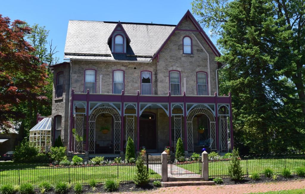 Gifford-Risley House Bed and Breakfast (Media)