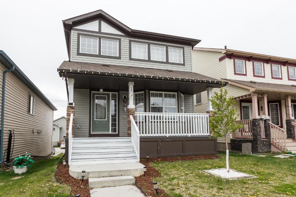 STYLISH EXECUTIVE HOME I w free Parking & Fast WiFi!