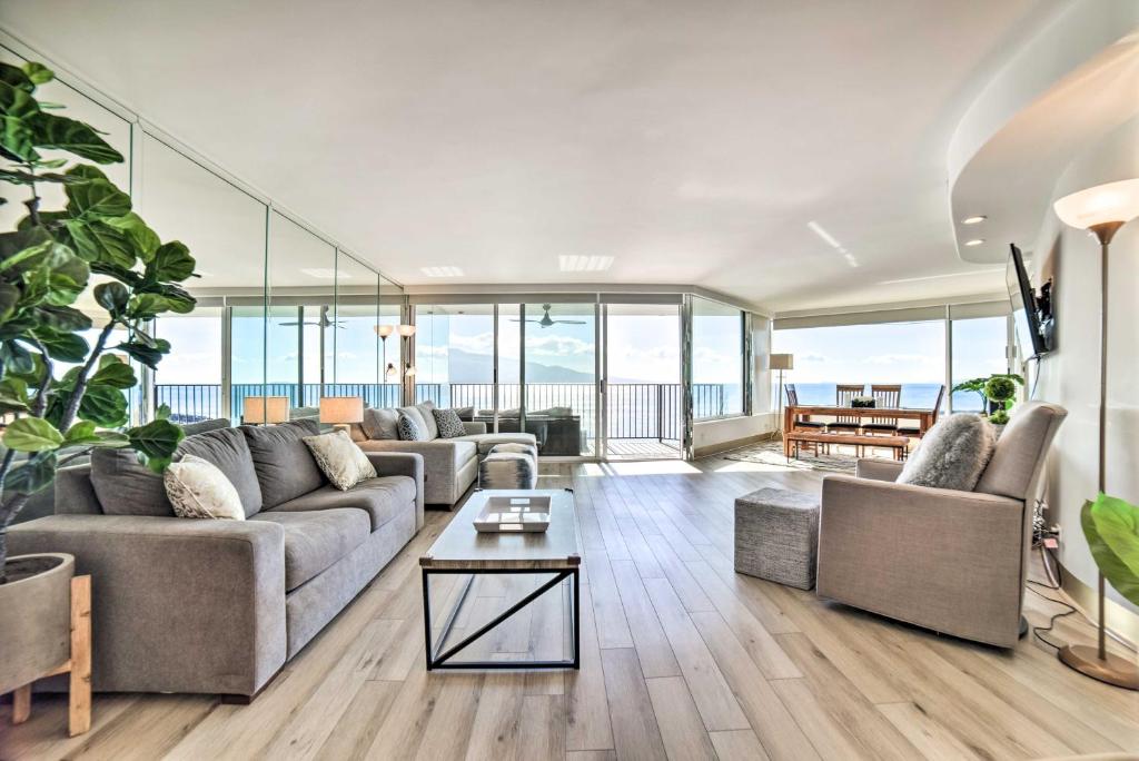 Luxurious Maui Getaway with Panoramic Ocean Views! (Wailuku)