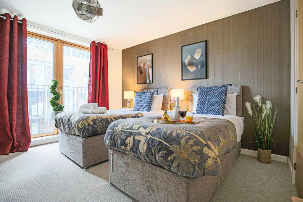 2 Bedroom 2 Bathroom - Penthouse Apartment in Central MK -Free Parking