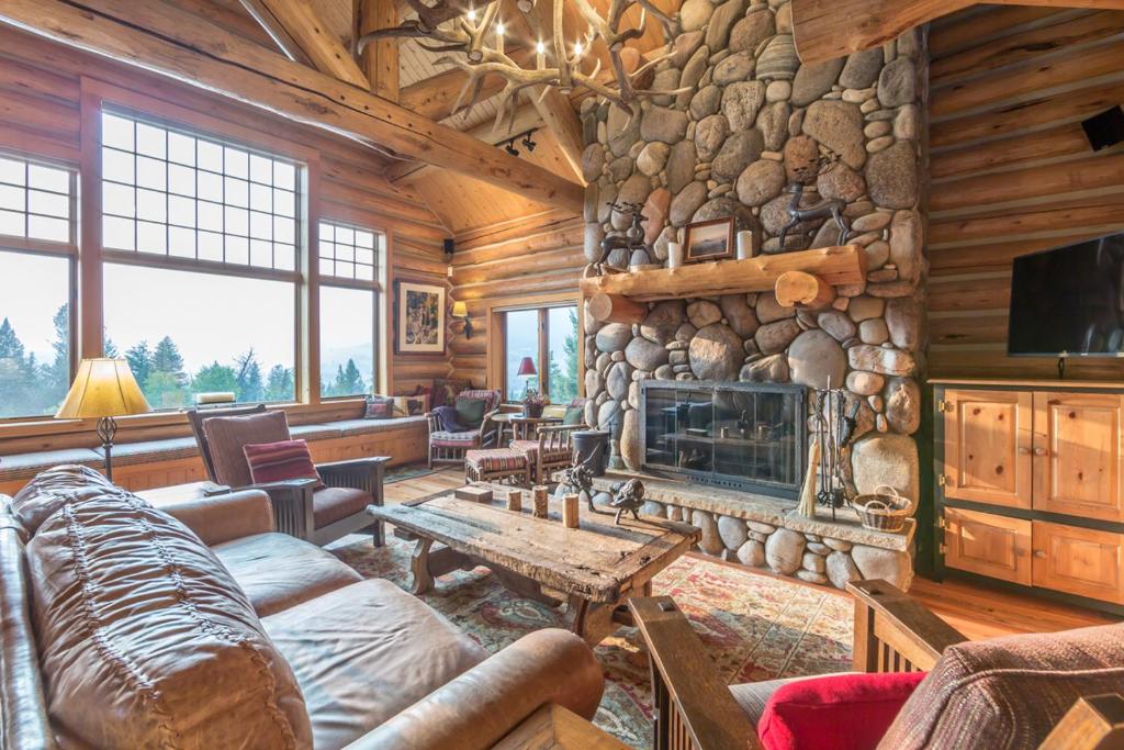 Huckleberry Hideaway (Big Sky)