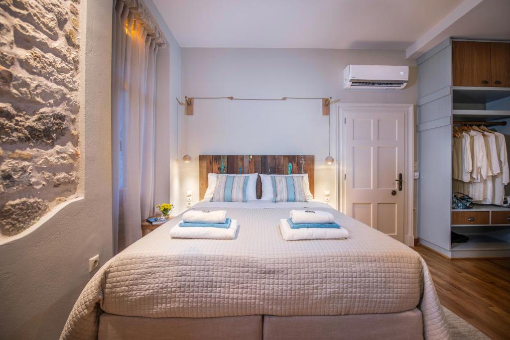 The Fan studio in the heart of Old Corfu Town