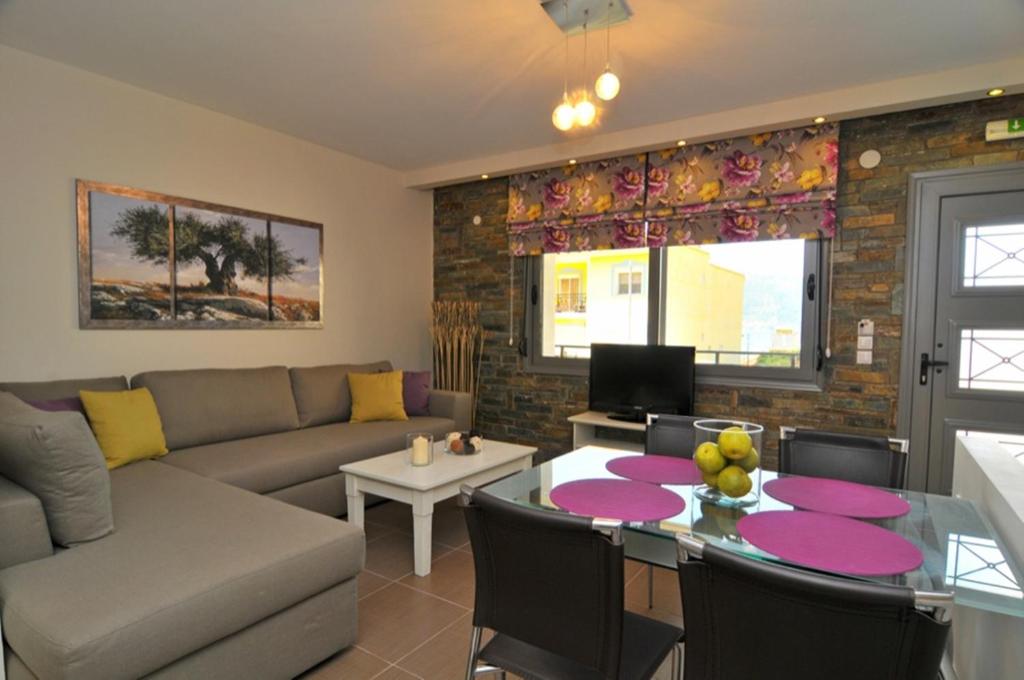Ntinas Filoxenia Hotel & Spa (Skala Potamias)