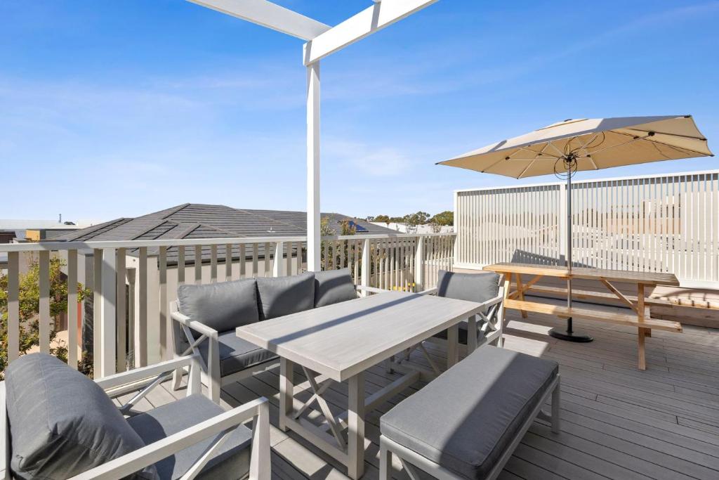 Park View Townhouse With Rooftop Terrace