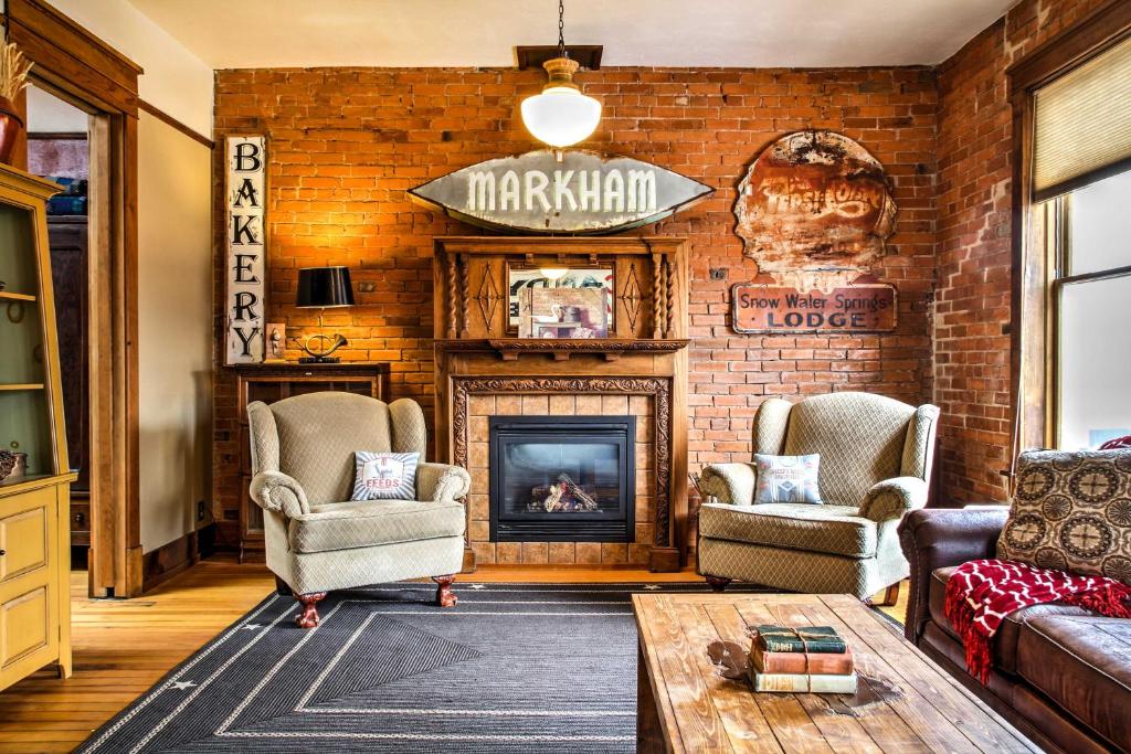 Vintage Chic Laramie Apt with Deck and Walk to Shops! (Laramie)