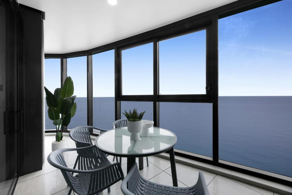 71st Floor Premium Stay with Expansive Ocean Views