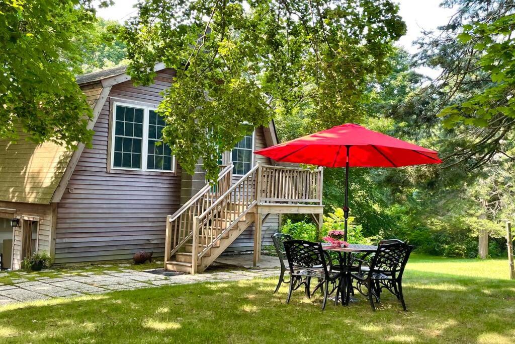 Newly Renovated Carriage House Near Town & Beaches (Madison)