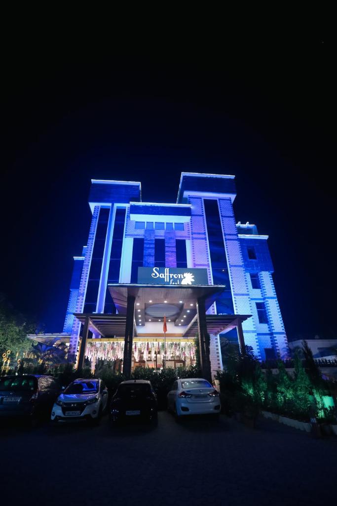 Hotel Saffron Leaf