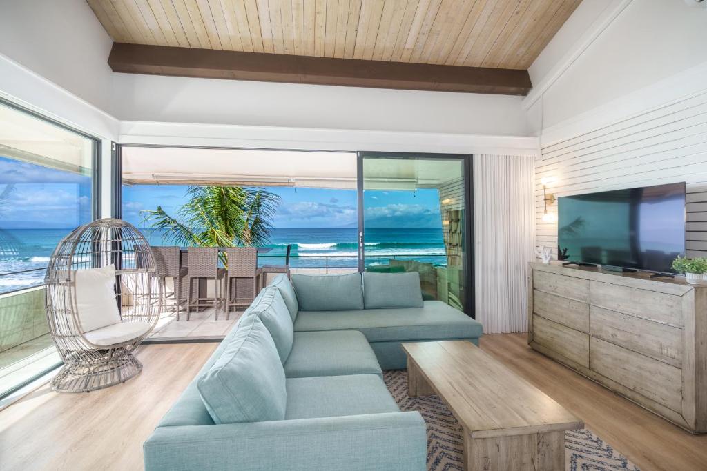 Direct Oceanfront Penthouse (Kahana)
