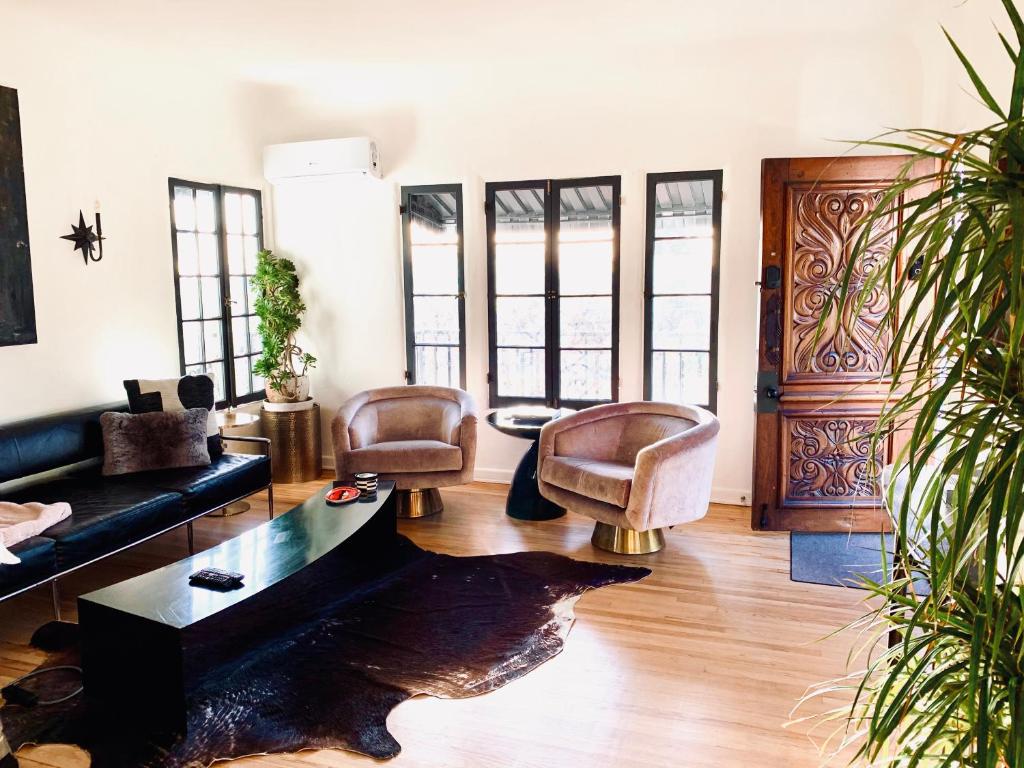 Home in trendy Los Feliz Silverlake